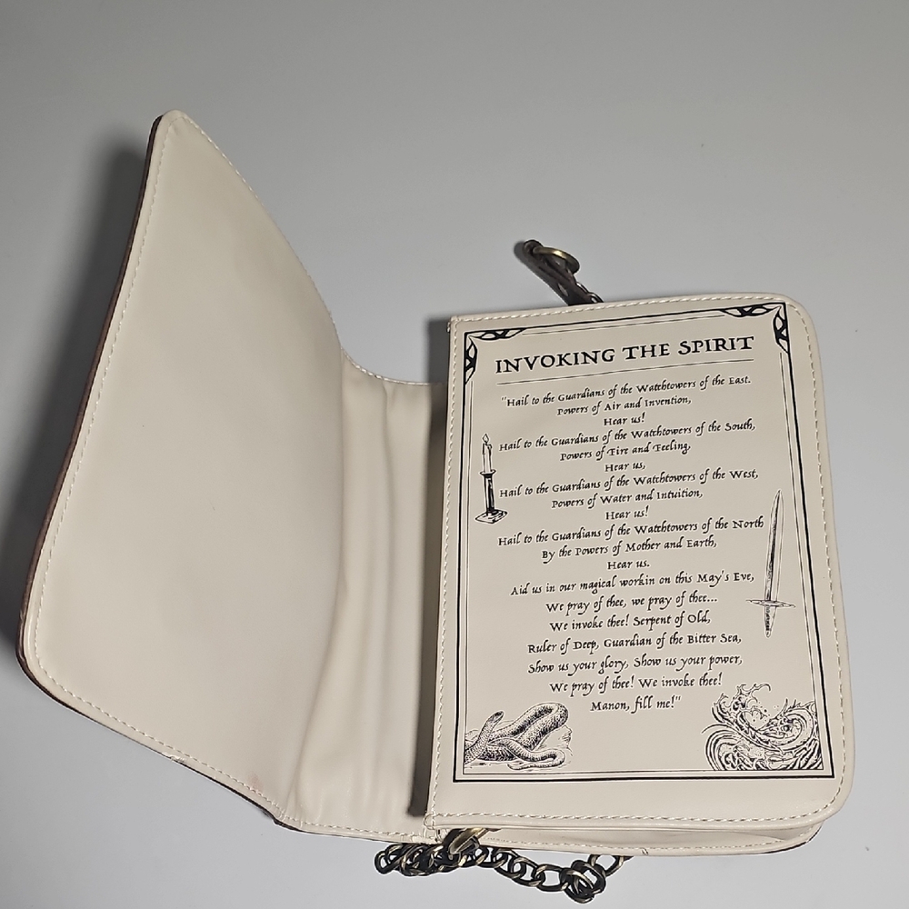  Hot Topic "The Craft" Invocation of the Spirit book-style cross-body bag - Picture 5 of 7